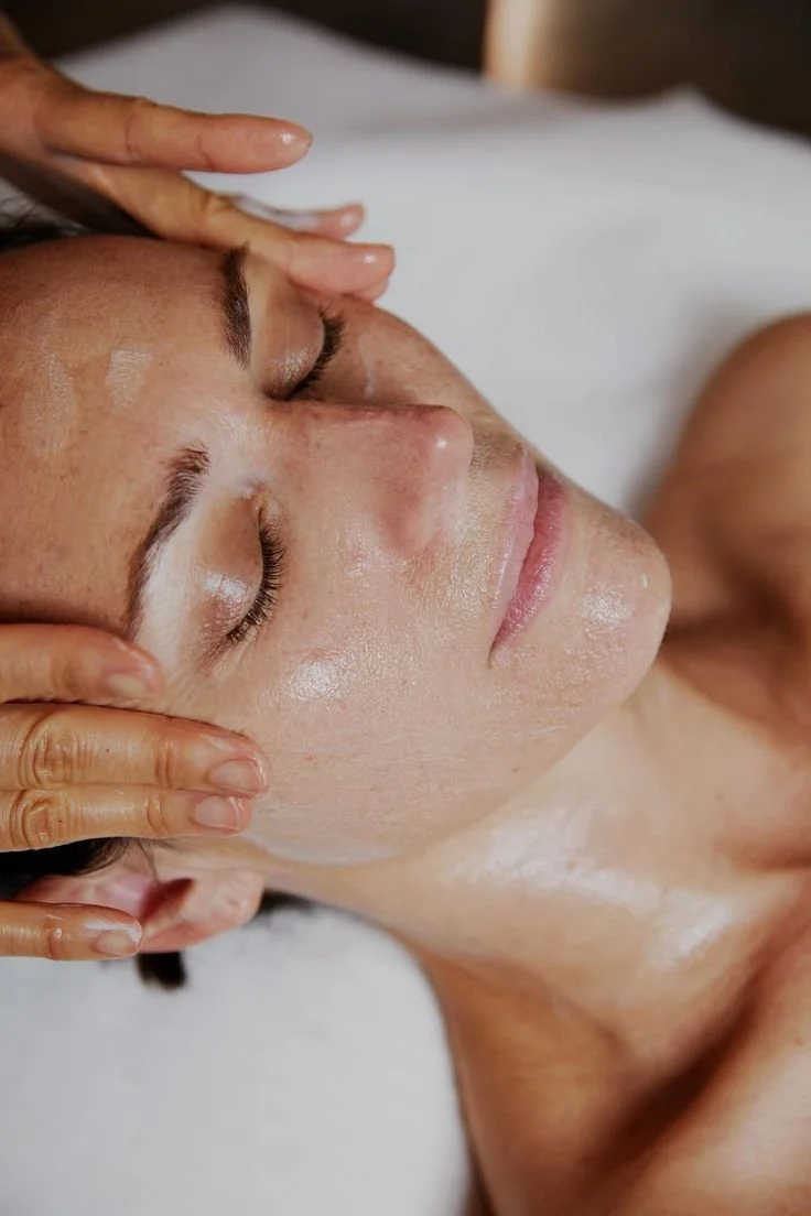 Exosomen Behandlung Hamburg – Regeneration und Strahlkraft für Ihre Haut bei Elena Antonova Skin Health