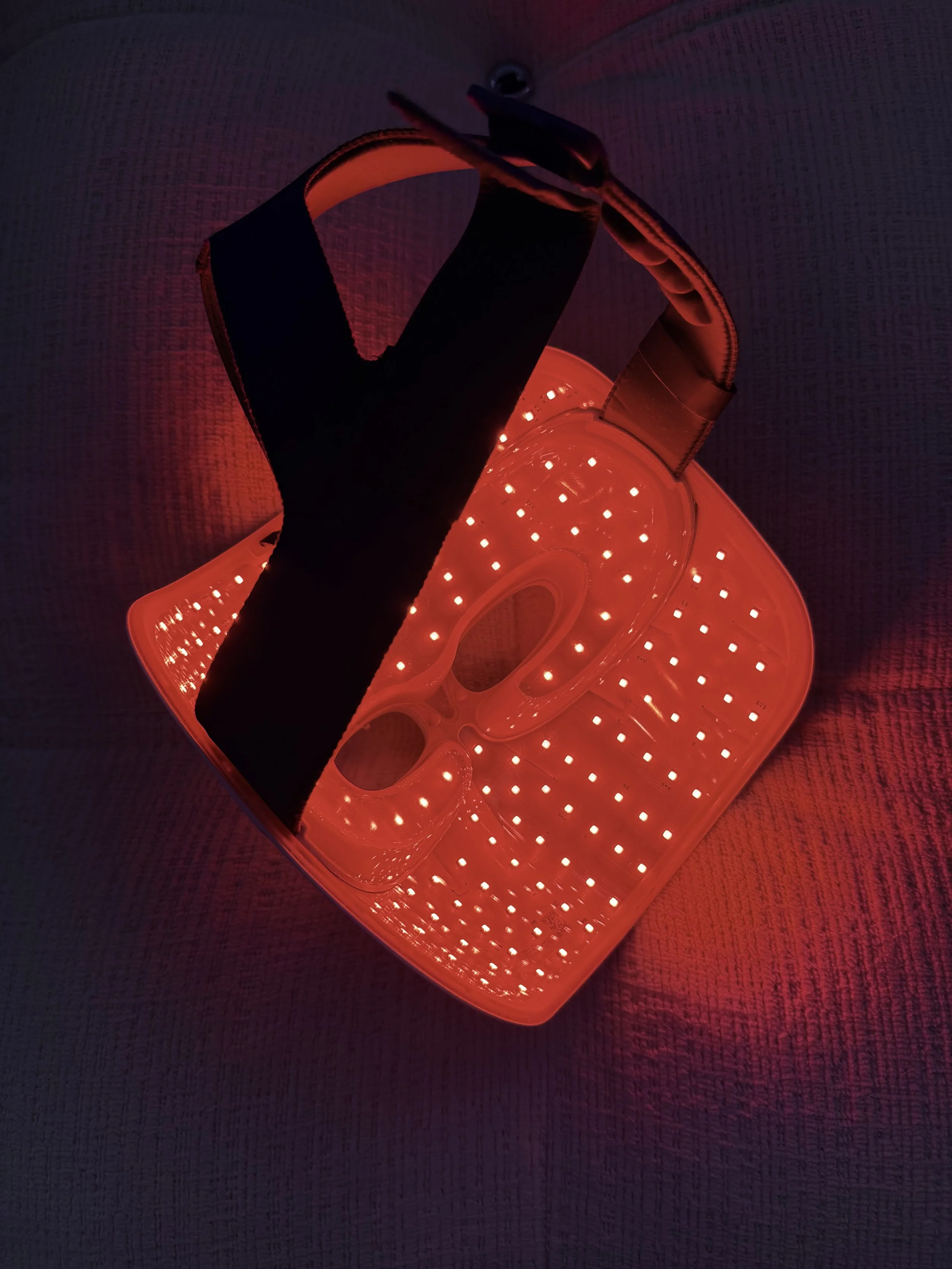 LED- &amp; Laser-Gesichtsmasken: So wirkt High-Tech-Licht wirklich auf deine Haut