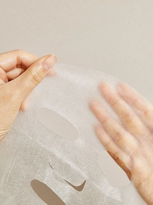 Gesichtsbehandlung Hamburg bei Elena Antonova Skin Health mit pflegender Maske und Hautanalyse