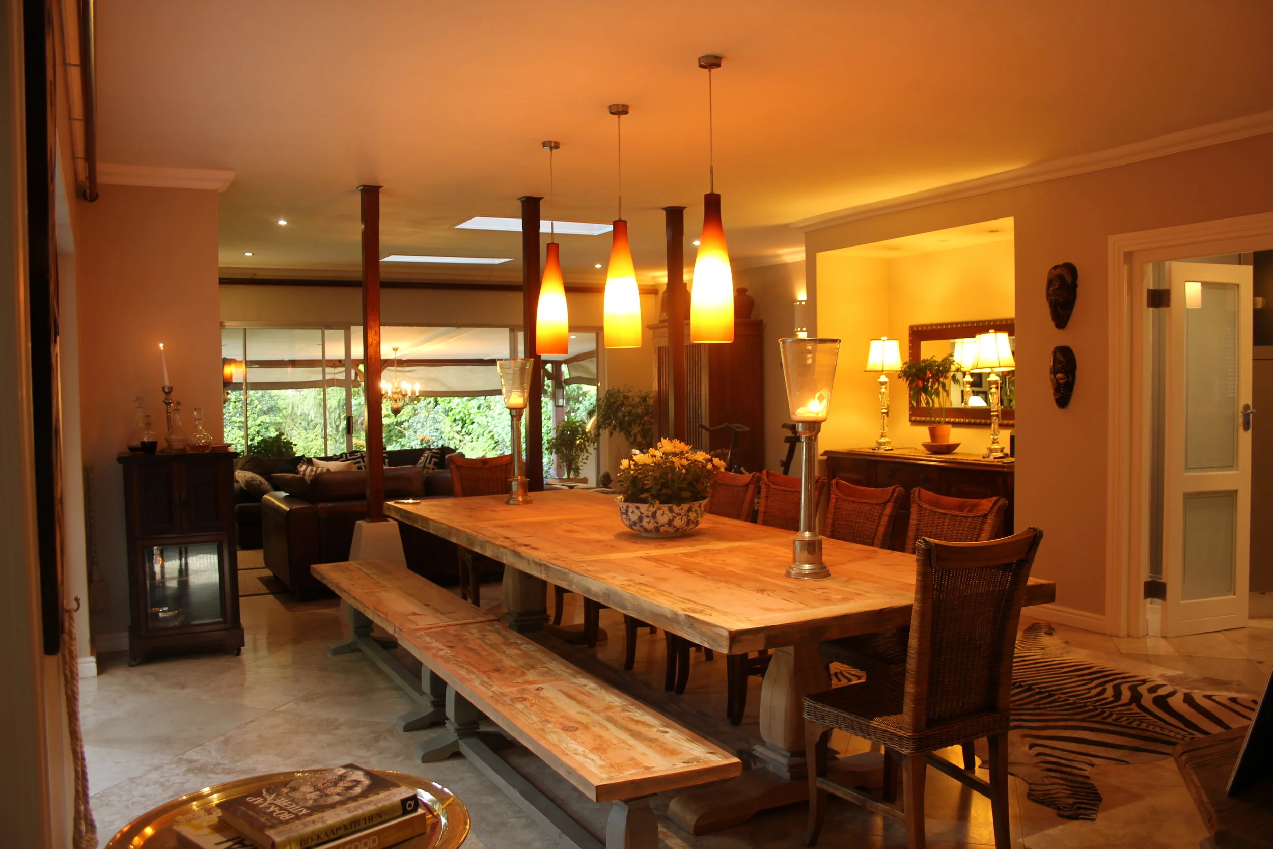DINING ROOM 1.JPG