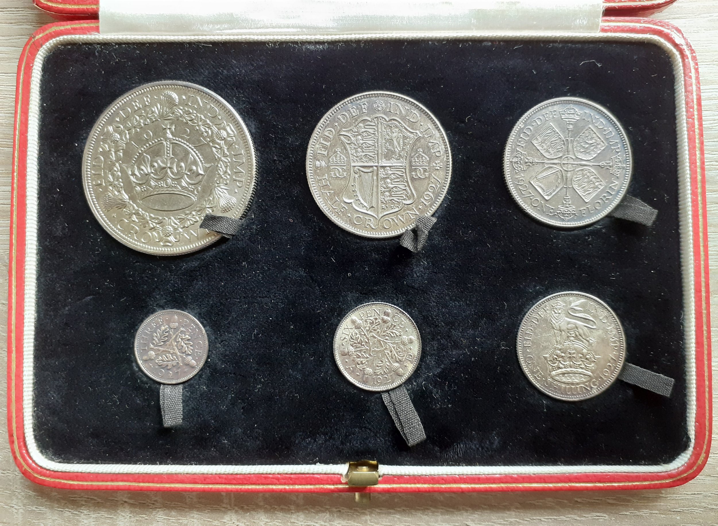 A 1927 George V Proof Wreath Crown Silver Coin Set.