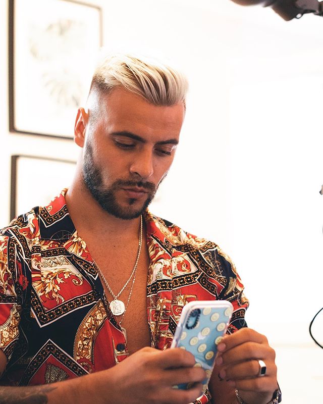 [Gifted ] @casetify 😊
Everyone knows I love phone cases and this one is the sweetest from the team at @casetify #casetify 😊what your thoughts on the new collection? Check it out on my stories.
.
.
.
.
 #mensfashionreview #mensfashionpost #mensfashi