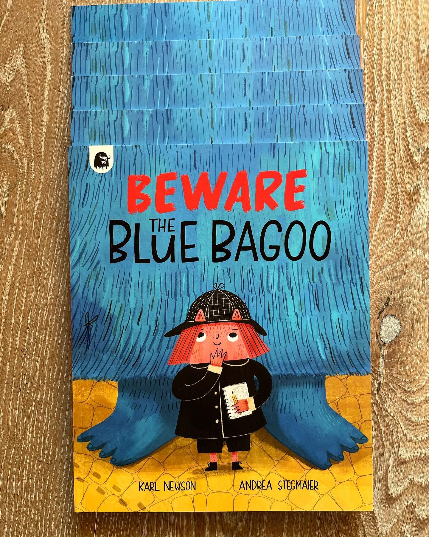 HAPPY BOOKBIRTHDAY TODAY - BEWARE THE BLUE BAGOO is a book about rumors and how they can grow and about a determined detective searching for a mysterious blue creature! @karl_newson thought up and beautifully rhymed the story. I loved inventing all t