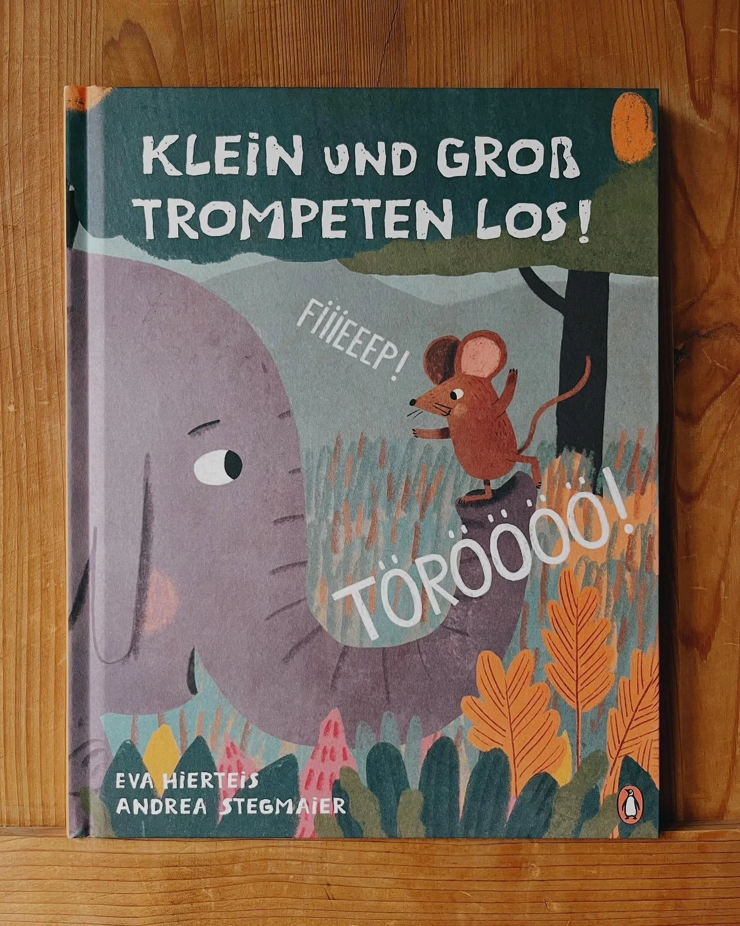 BOOKBIRTHDAY // BUCHGEBURTSTAG - T&Ouml;R&Ouml;&Ouml;&Ouml;&Ouml;! FIIIEEEP! Klein und Gro&szlig; trompeten los! // TOOOOOT! BEEEEP! Little and Big trumpeting away! 🐭🐘

I had the honor of creating the illustrations for this heartwarming story about