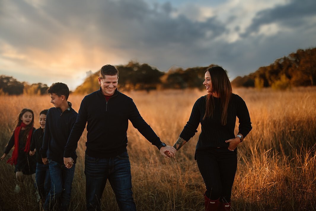 There's nothing quite like capturing the pure joy of a family during golden hour. The warmth of the sun, the soft glow of the sky, and the laughter of loved ones all come together to create a truly magical moment. And that's exactly what we captured 
