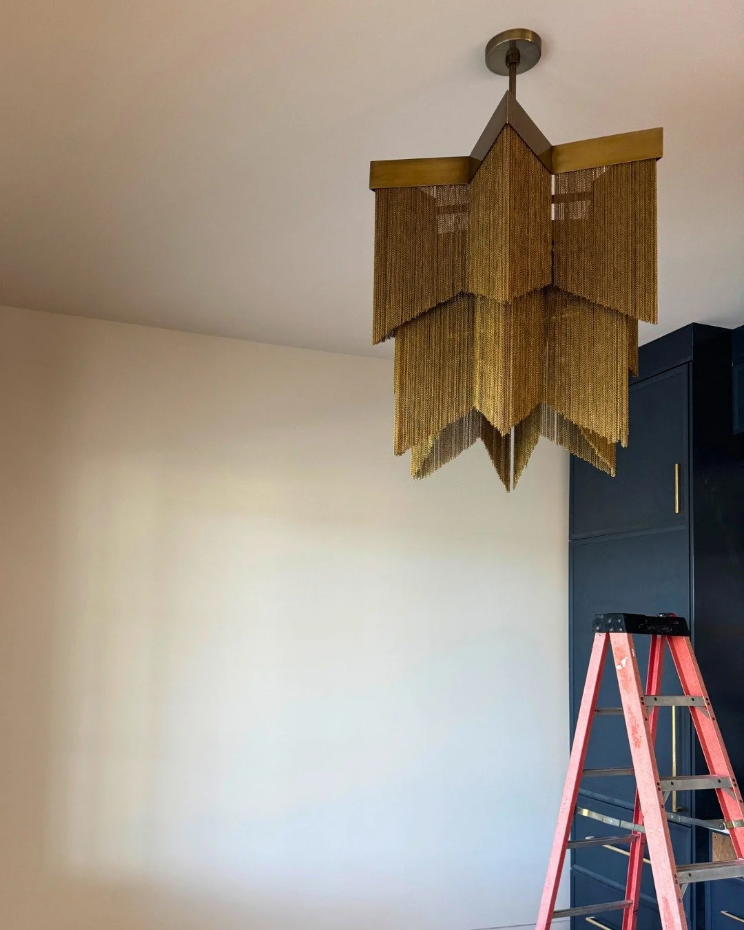 A work-in-progress moment at Battery Place as the Lounge begins to take shape.
Just steps from the dining area, this space is designed for lingering &mdash; a setting for after-dinner conversation, celebratory toasts, and time spent gathered around t