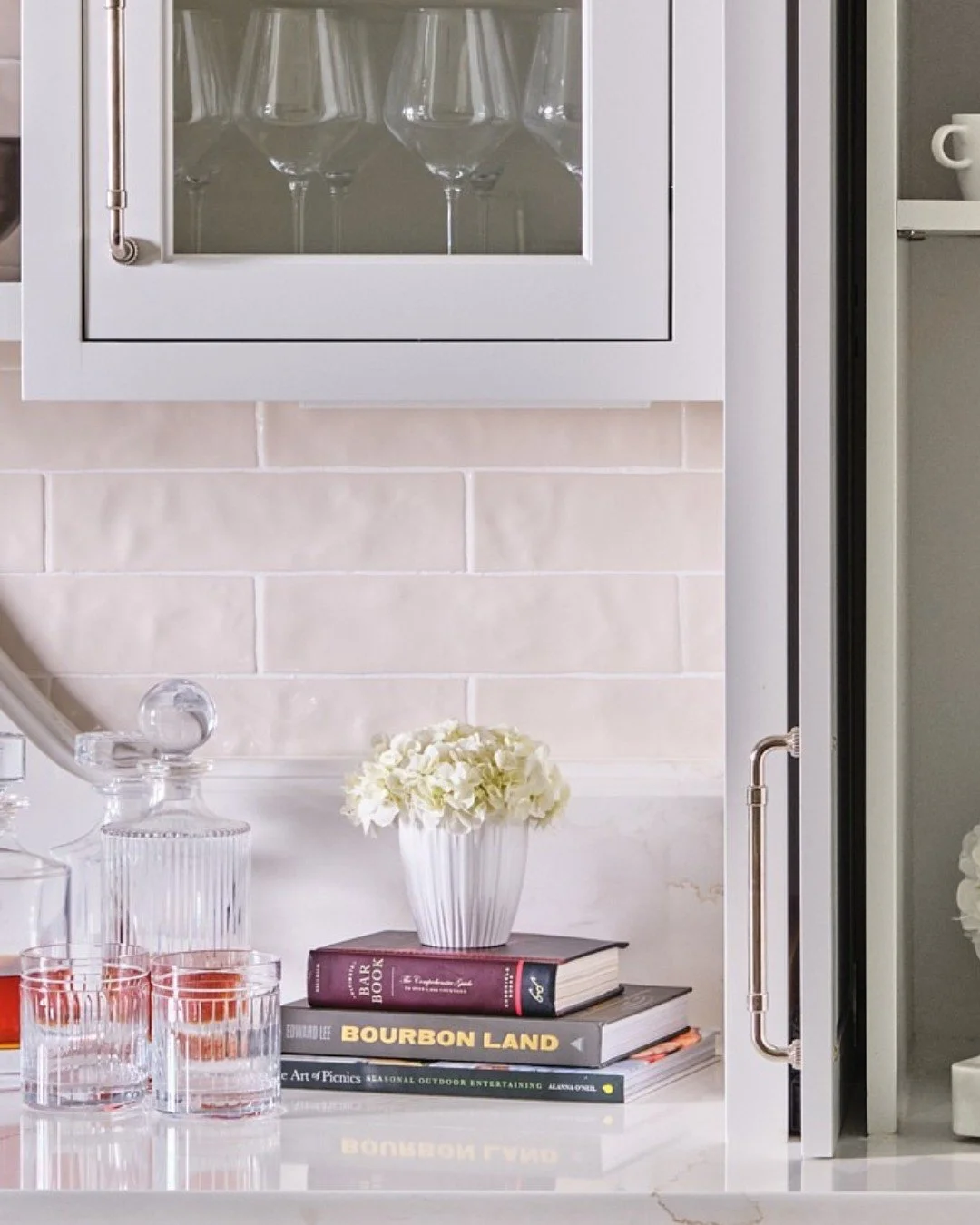 A thoughtfully designed corner of this reimagined Lake Avenue Kitchen, where form and function quietly support the rhythm of daily life.

This corner of the Kitchen brings together two everyday moments. A beverage center keeps glassware and cocktails
