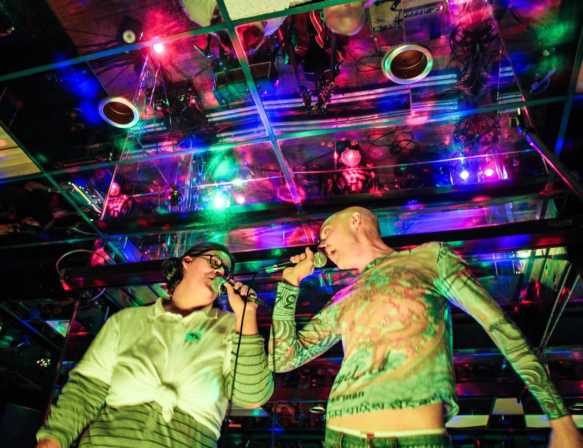 Safia Nolin avec Antony Carle au Club Balattou. Photo par Coralie Daigneault pour POP Montréal.