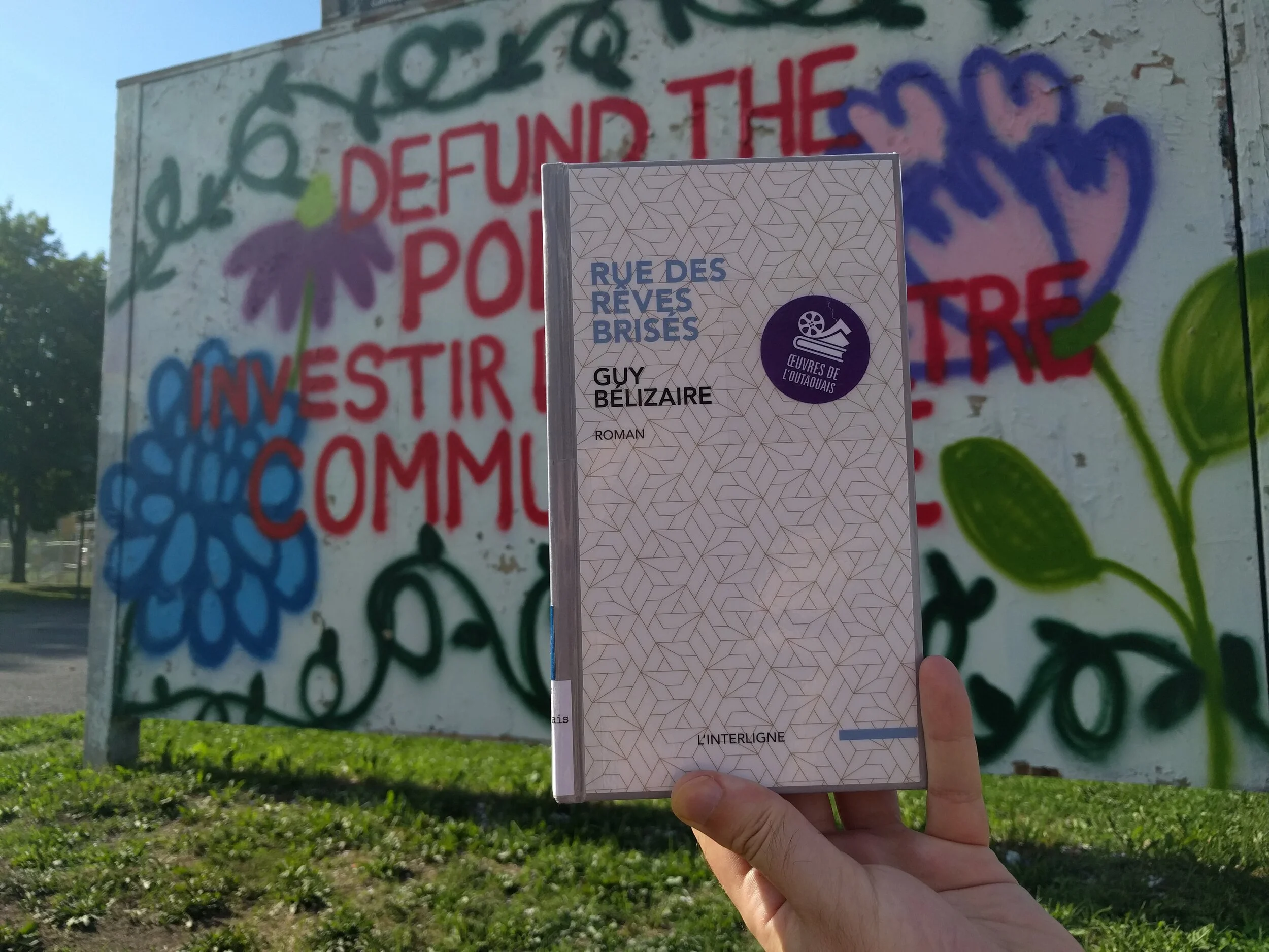 Rue des rêves brisés : Exil, révolte et banane pesée 