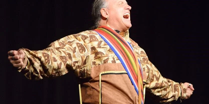 L’artiste Daniel Richer en prestation à Perth, en Ontario. Photo gracieuseté de MASC.