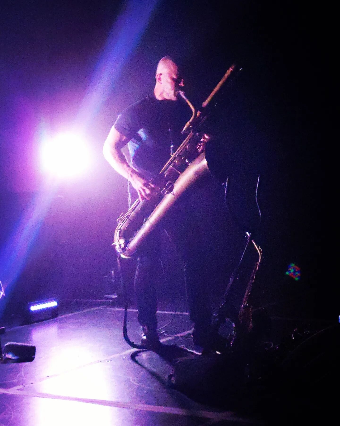 🎷✨️ Captivant, hypnotisant, enlevant, et tellement impressionnant... difficile de rester de glace lors d'une performance du saxophoniste et compositeur Colin Stetson. Un habitu&eacute; du Festival de jazz d'Ottawa, le Montr&eacute;alais d'adoption a