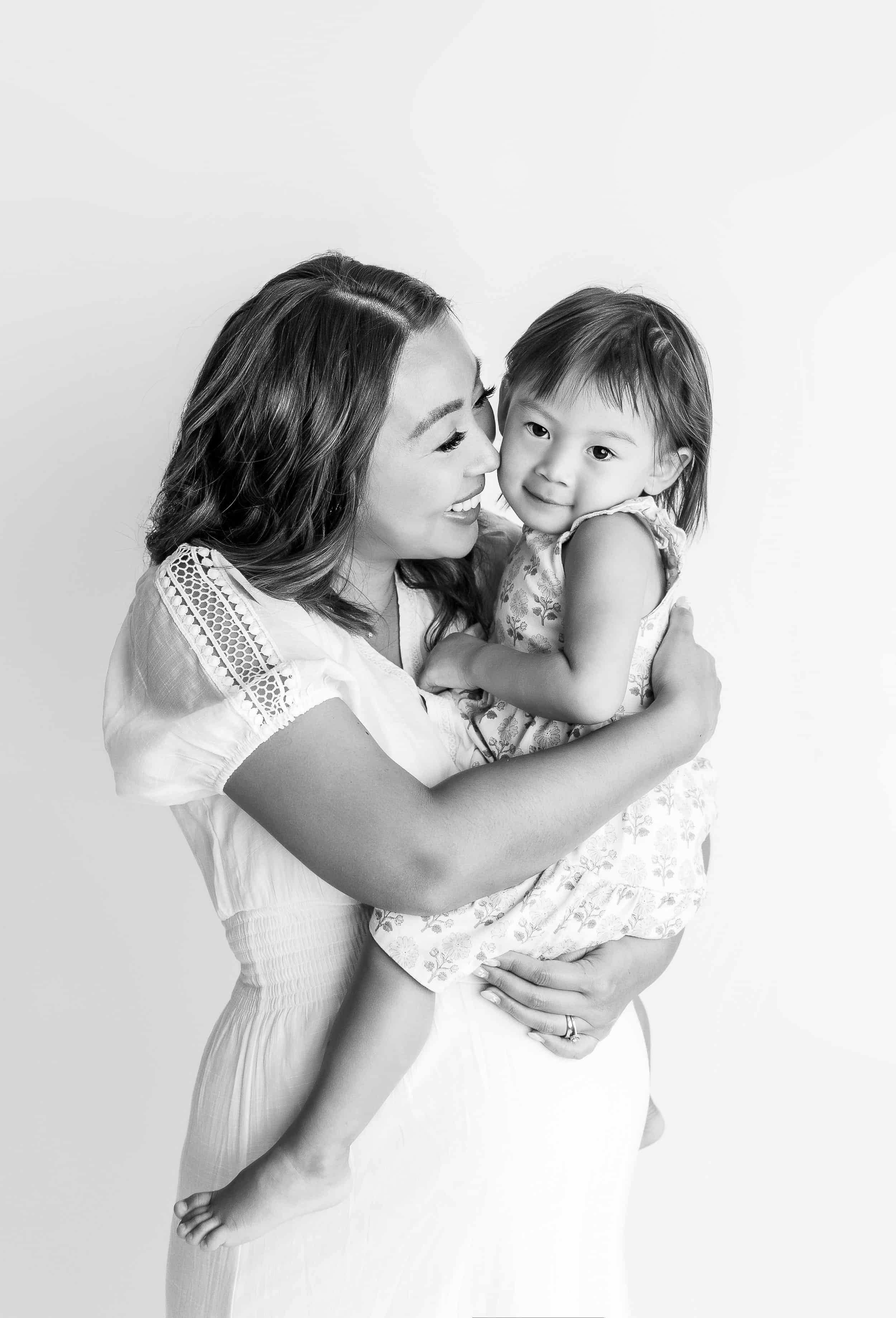 Studio vs. Outdoor Maternity Sessions: Which One Fits You Best?