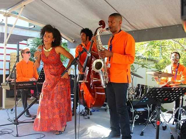 🍊Orange is the new black. Have a great weekend everyone 🙋🏽•
•
•
•
#Weekend #Mood #Livejazz #jazz