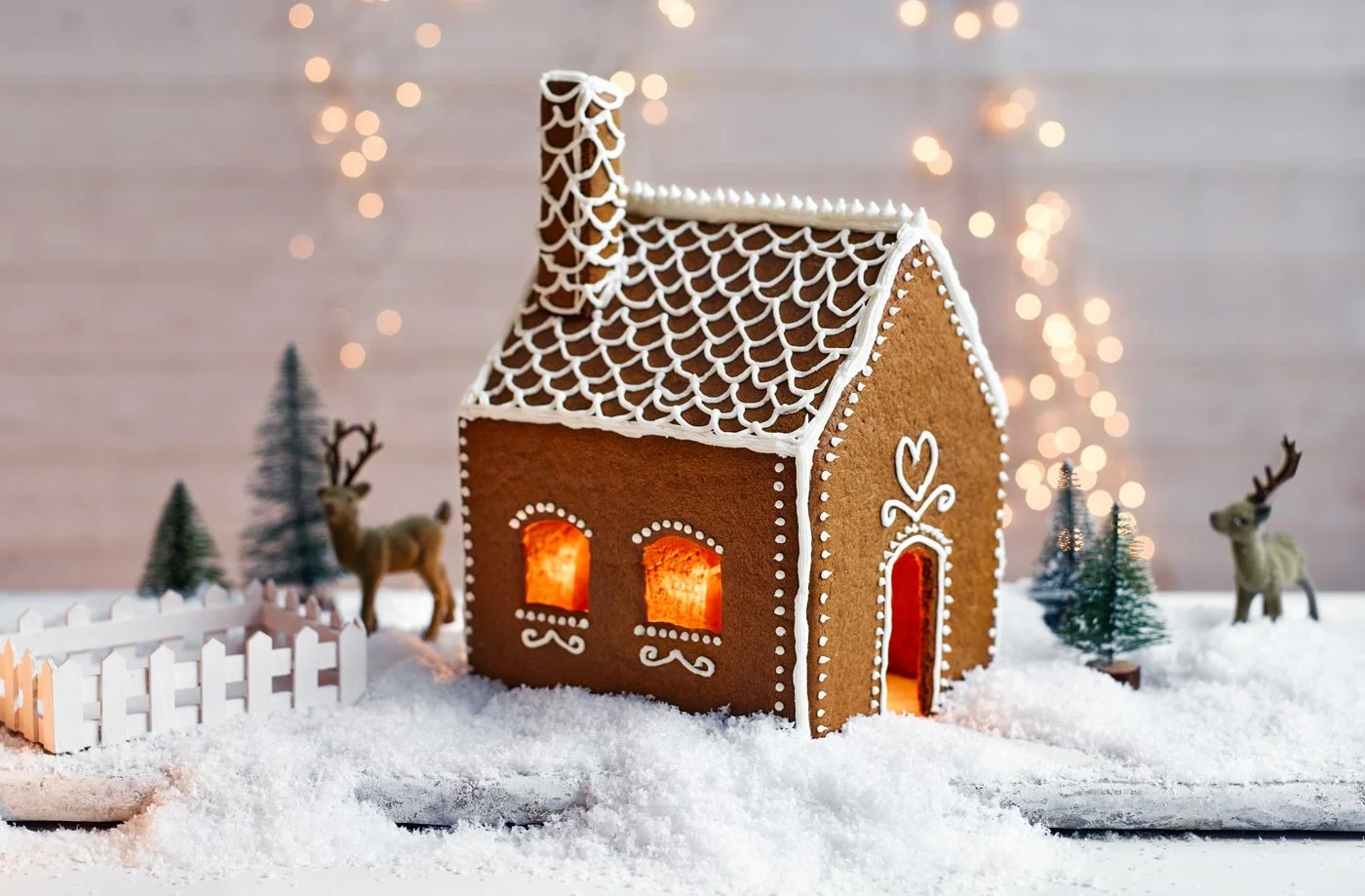 Tesco-Dec14-XmasGingerbread-9452-GingerbreadSwedishHouse-LHC-6e1e0234-0343-47e9-823f-96af68aa4243-0-1400x919.jpg