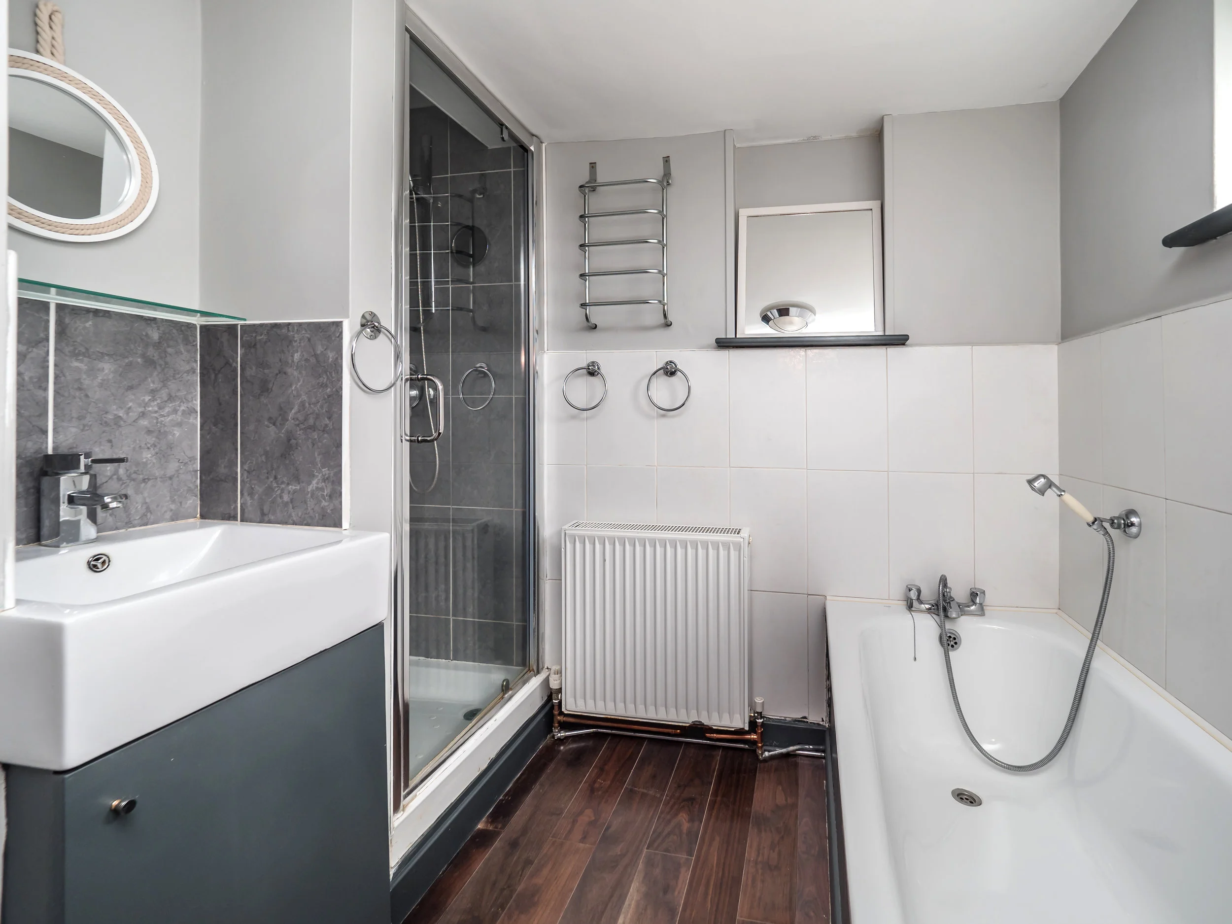 HR23 - Bath 2.jpg