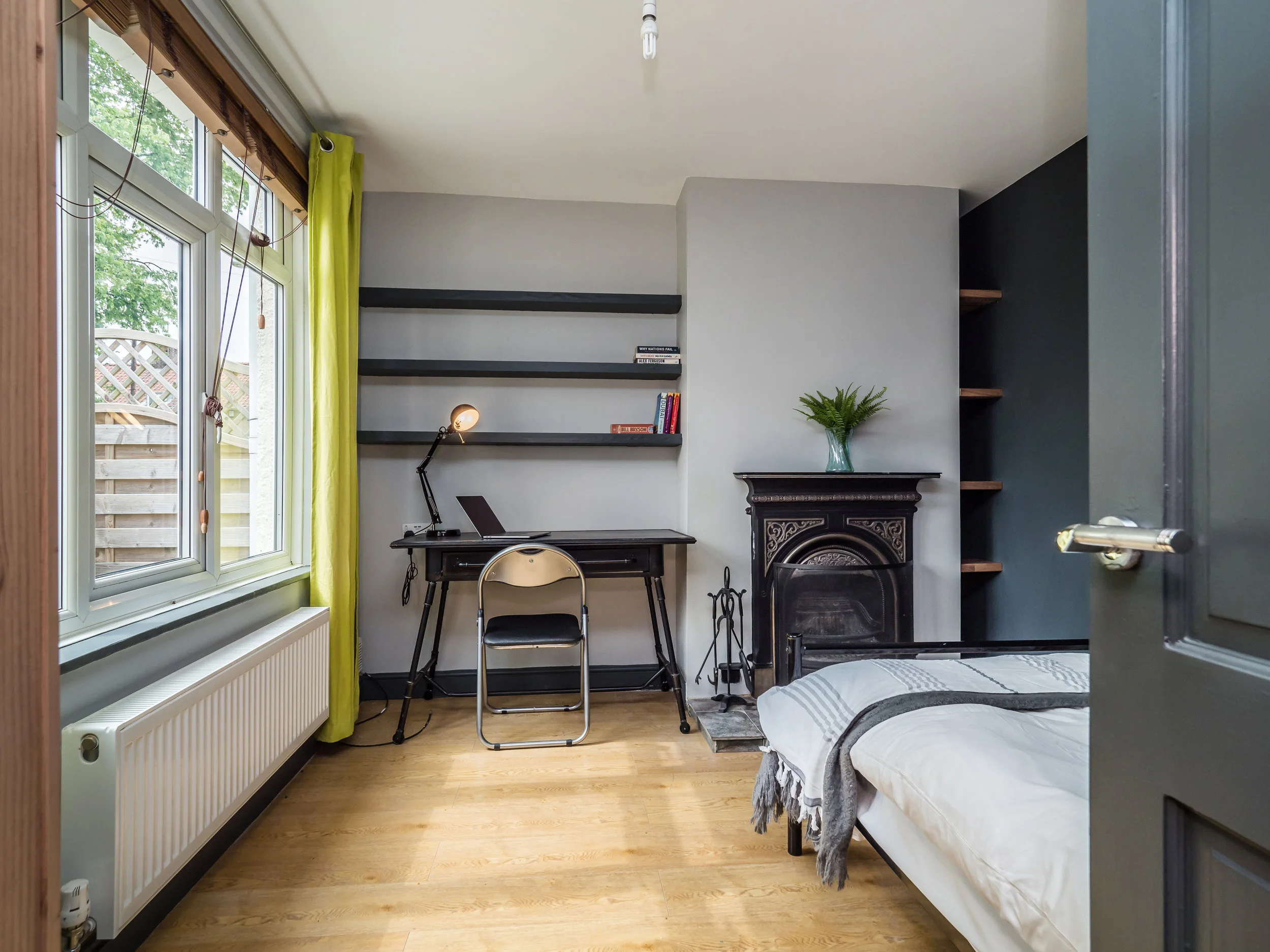 HR23 - Bed 4 Wide from Door 2.jpg