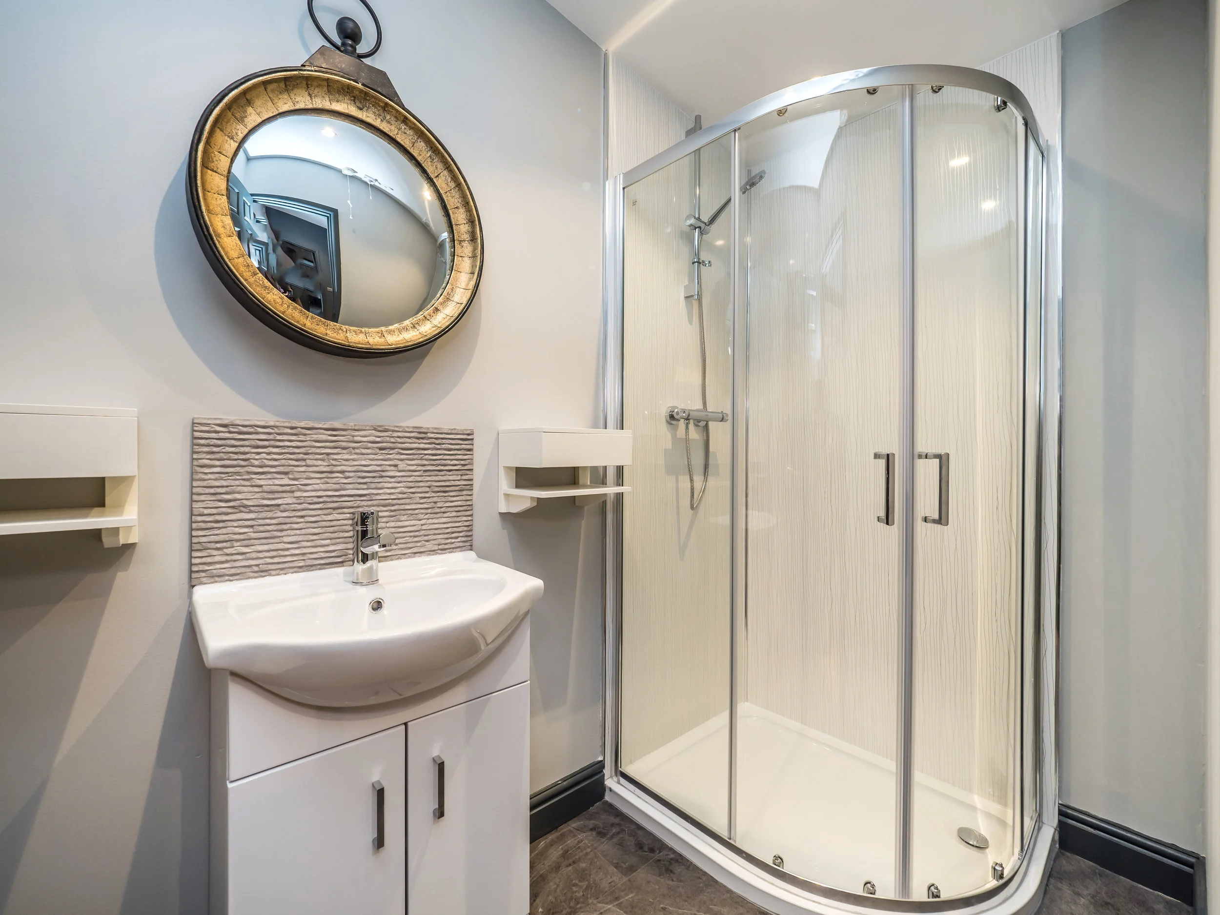 HR23 - Shower 1.jpg