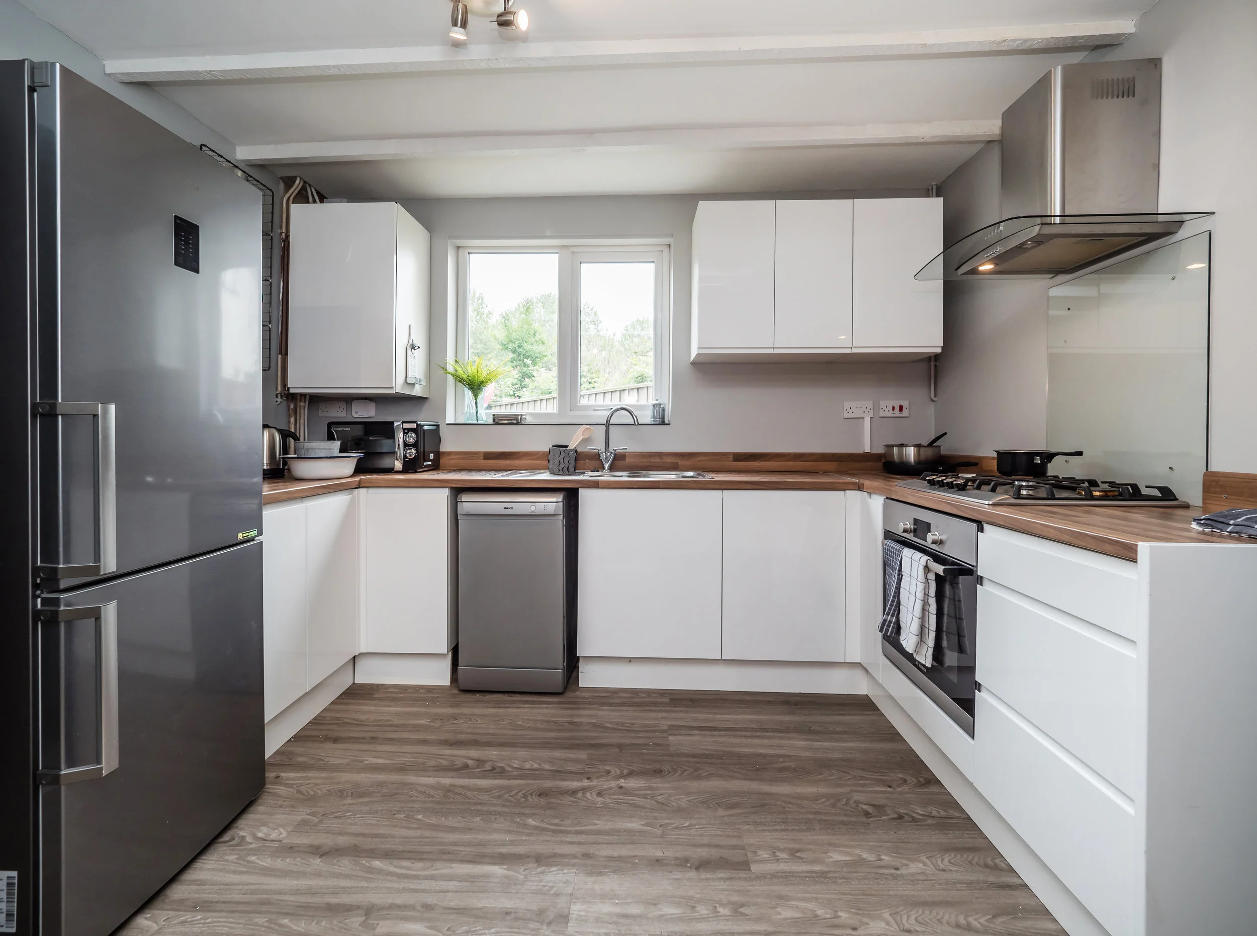 HR23 - Kitchen 2.jpg