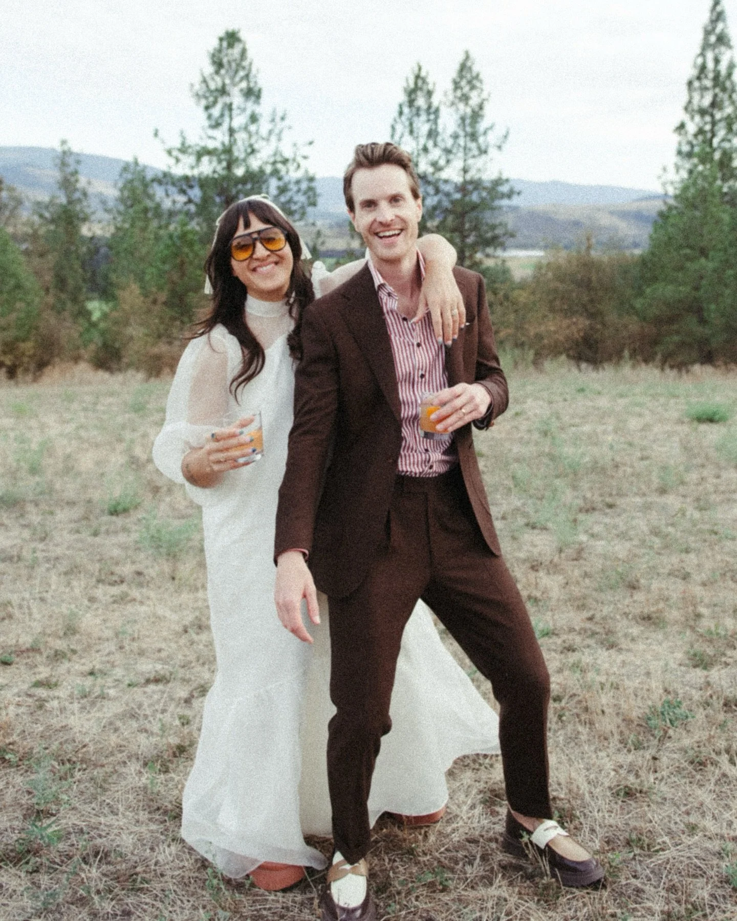 Wedding portraits are better when you mix in an old fashioned or two and blast some great tunes 🕺