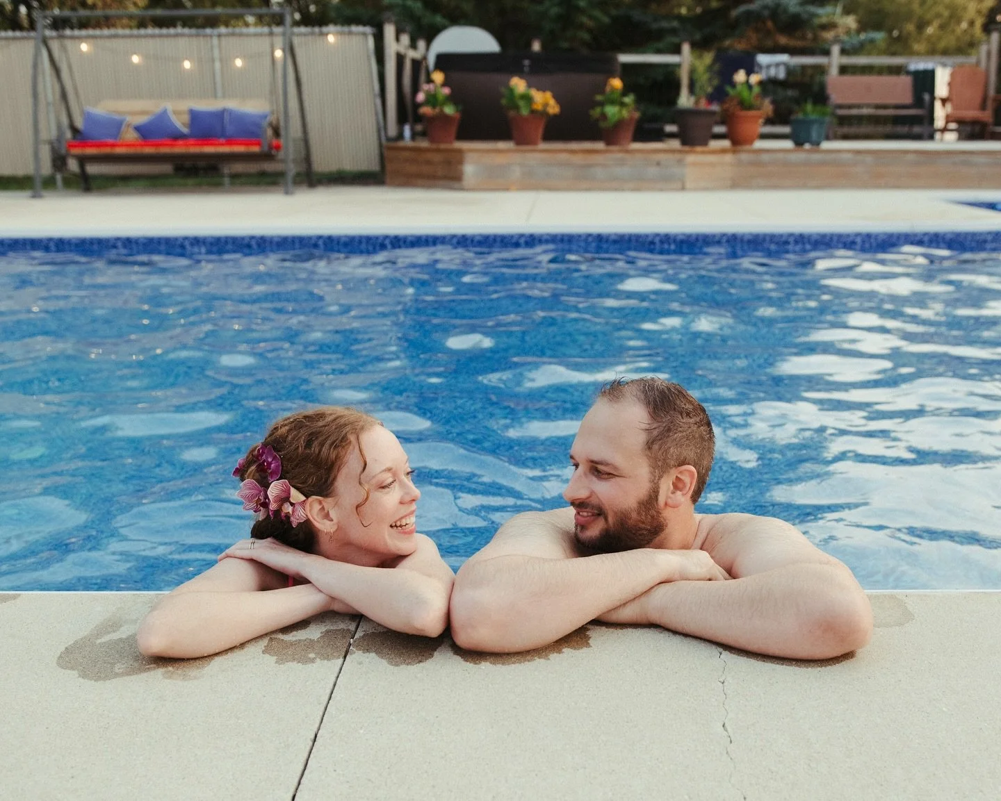 A pool party wedding, with a talent show instead of speeches and a poolside ceremony??? Say less. Emily &amp; Jordan&rsquo;s backyard summer wedding was SO fun! ❣️🫶🏻