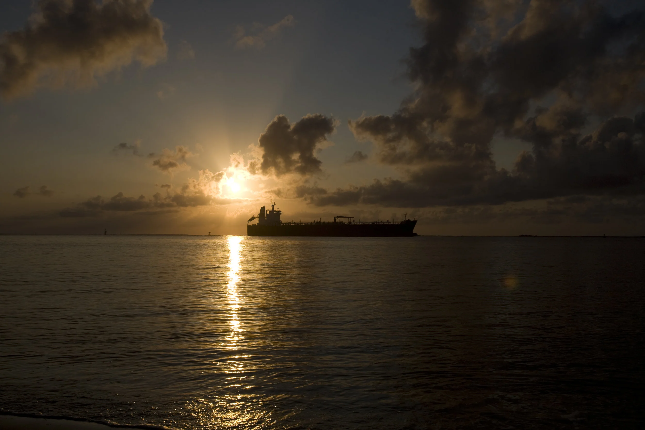 Ship sunrise.jpg