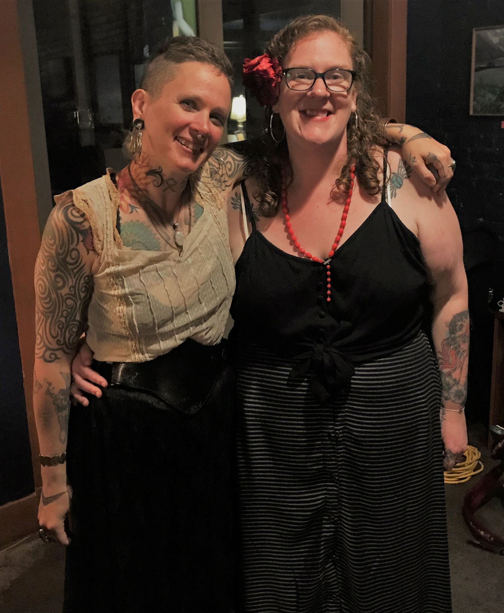 These two babes know how to put on a great show!