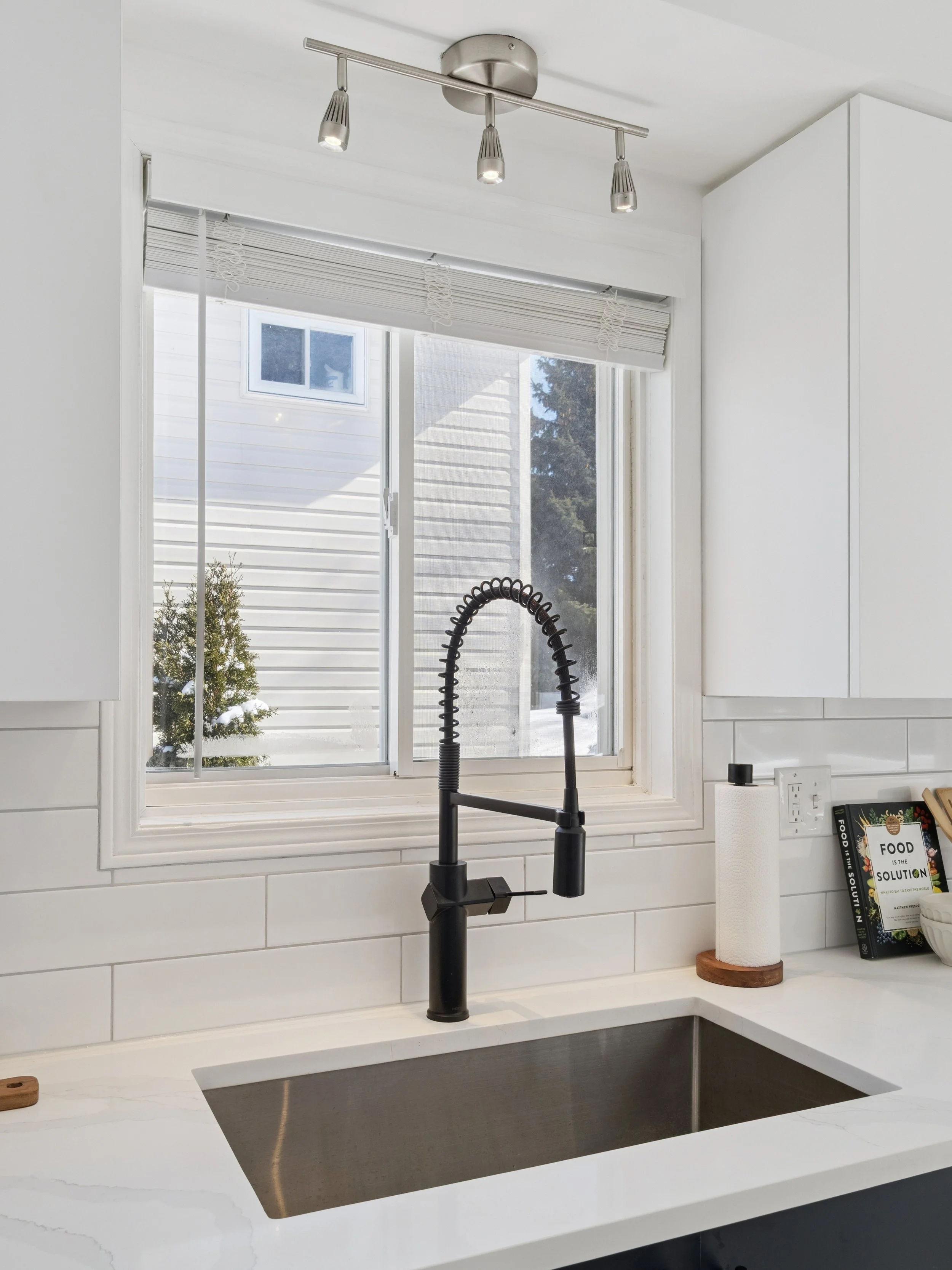 17-19 leslie Ave Barrie 017.jpg