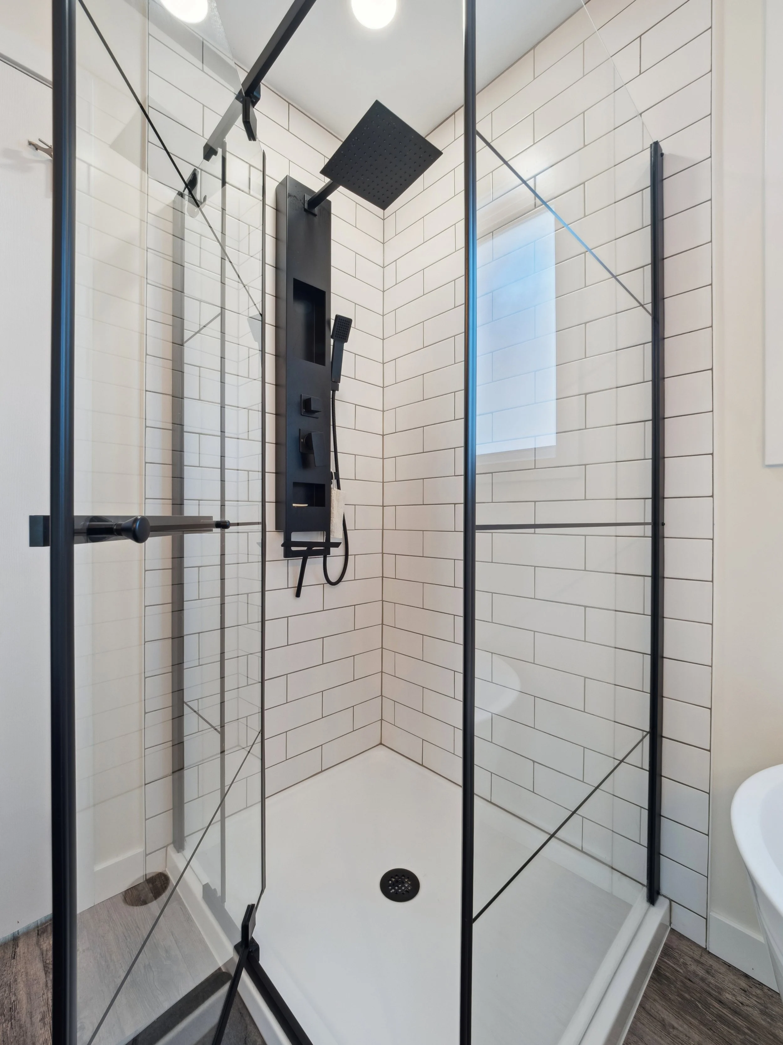 29-19 leslie Ave Barrie 029.jpg