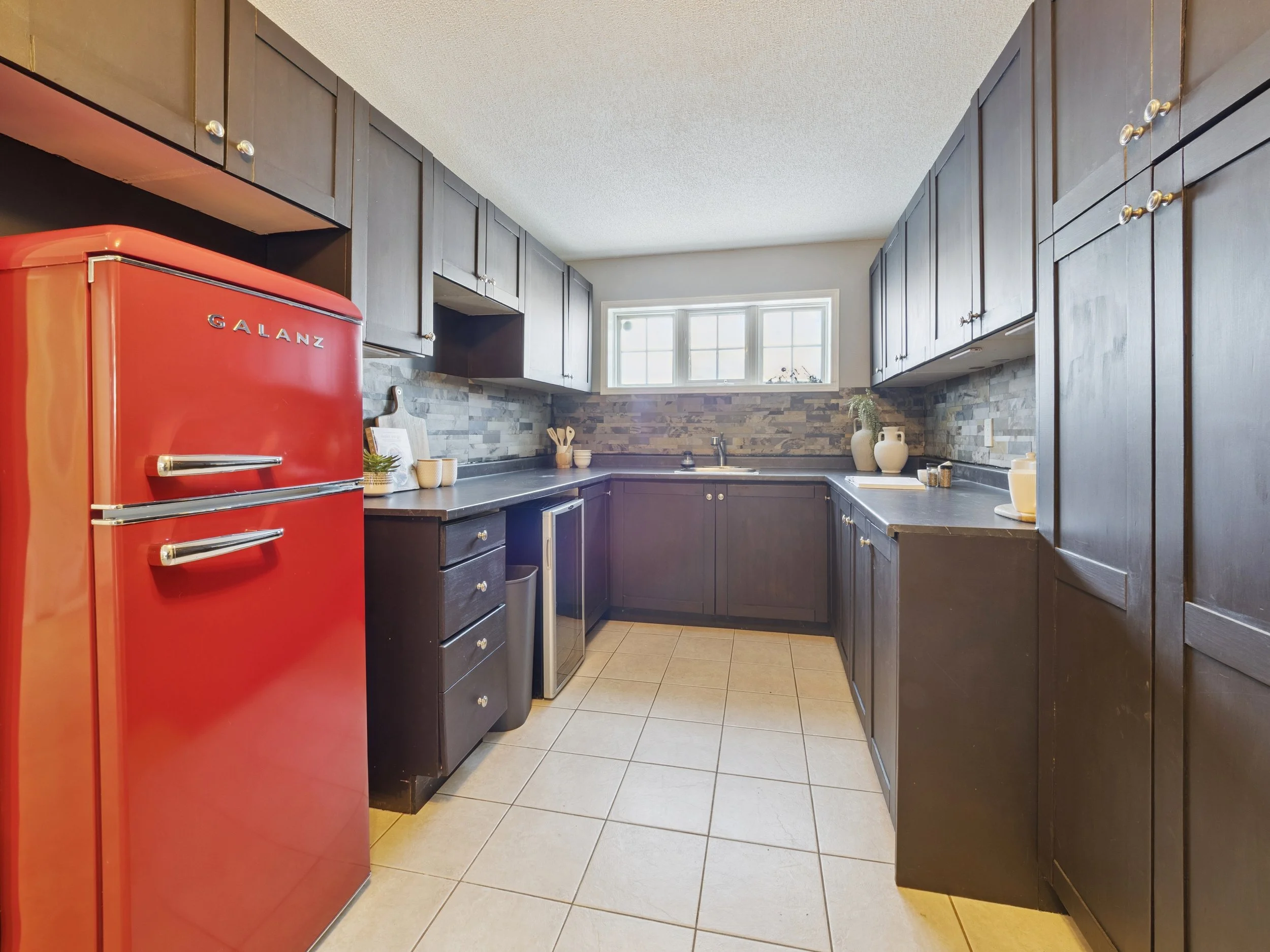 35-19 leslie Ave Barrie 035.jpg