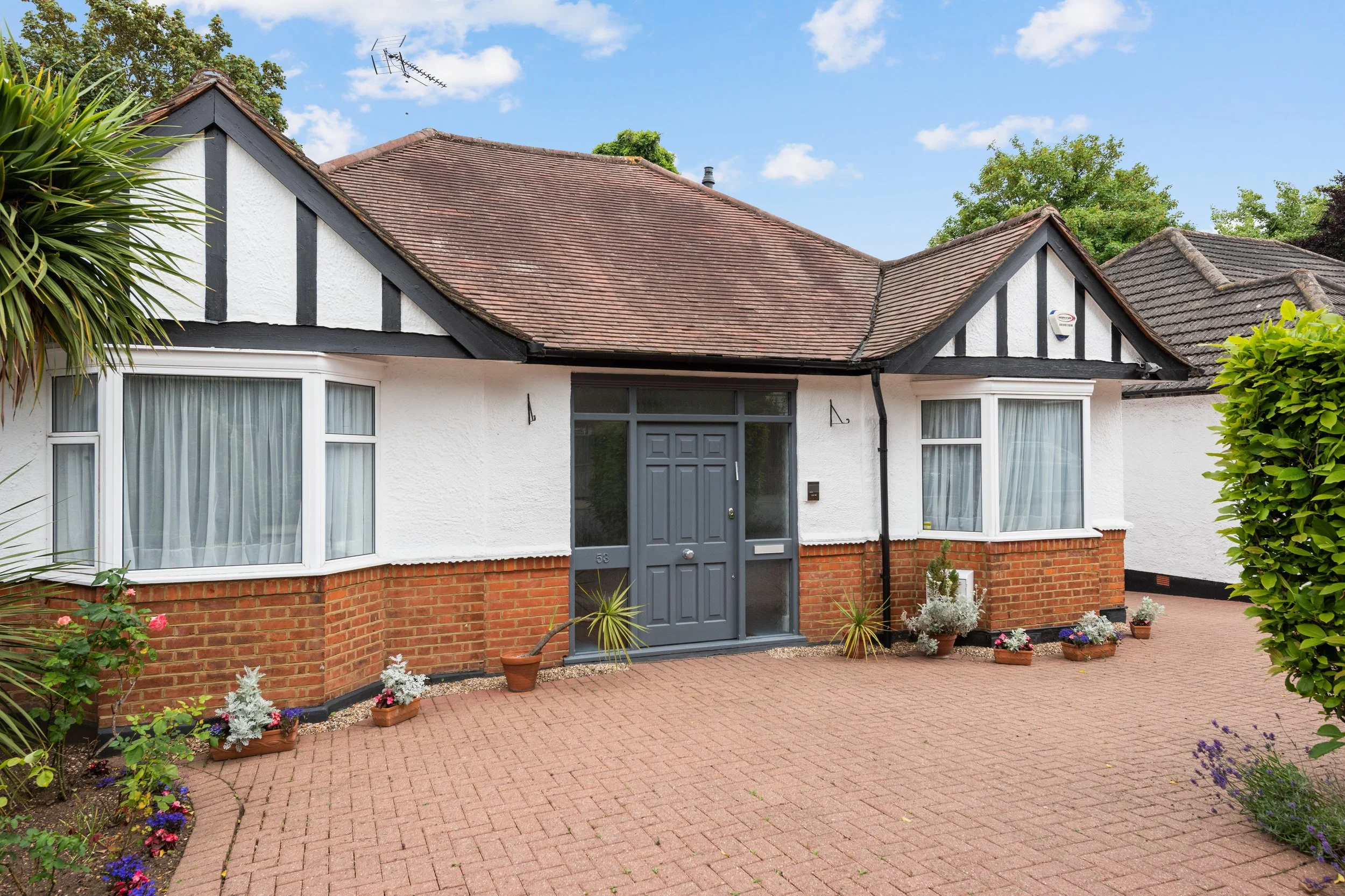 215_property photos_001.JPG