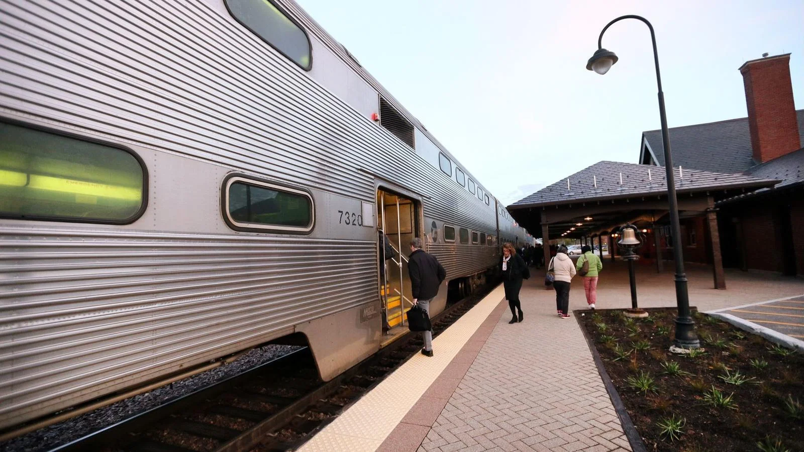 lake-forest-metra-holding-track.jpg