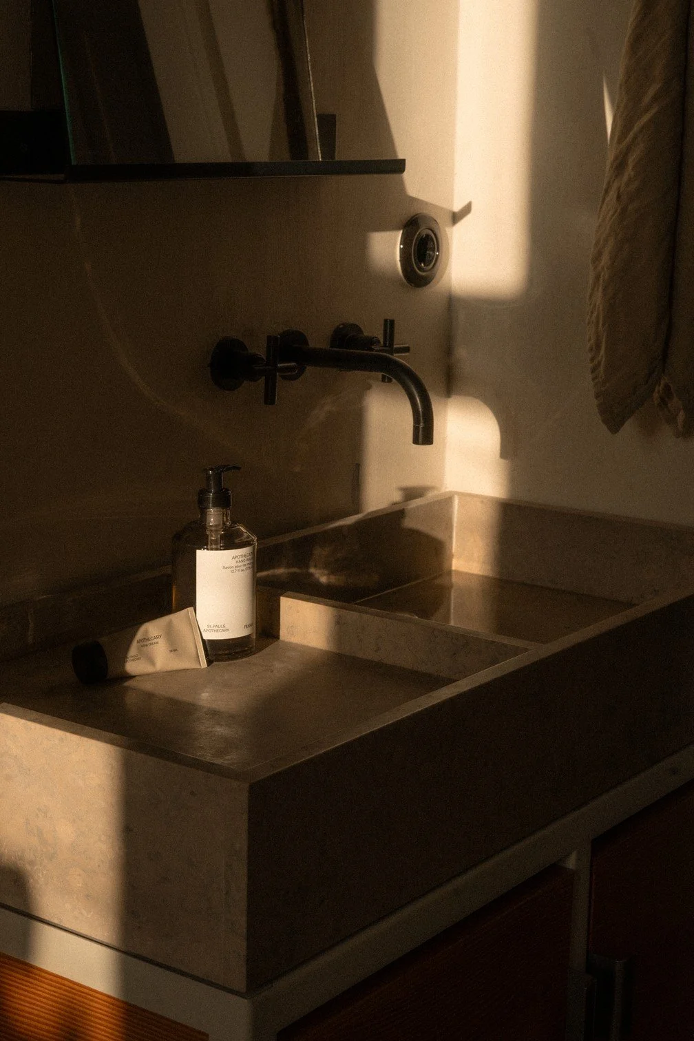 FRAMA Body Care Revisit Spacial Hand Care Context Image 5.jpg