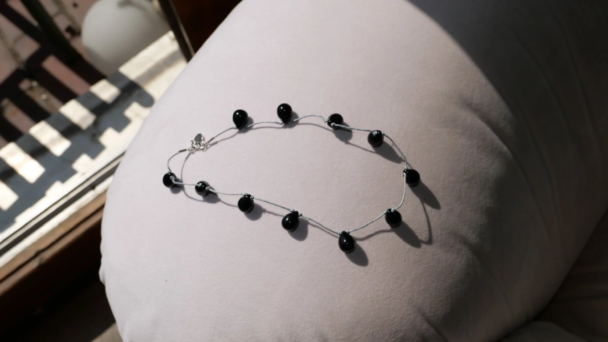 sisi-joia-noue-necklace-black-lifestyle.jpeg