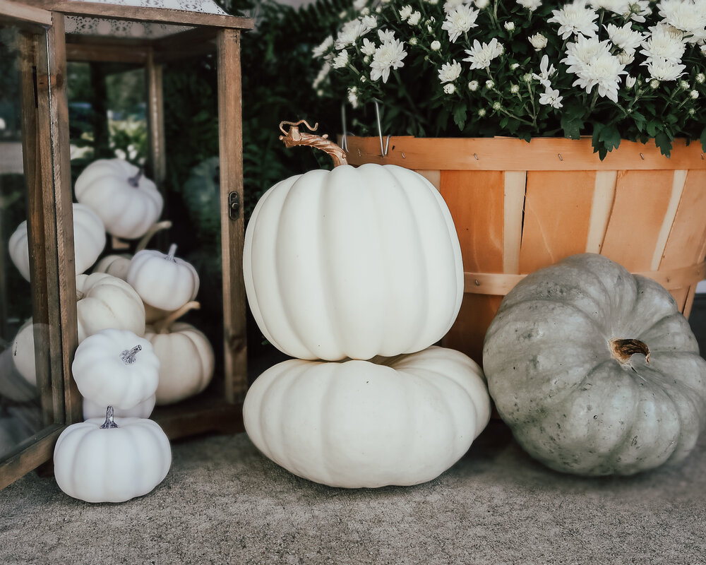 fall-front-porch-decor-10.jpg