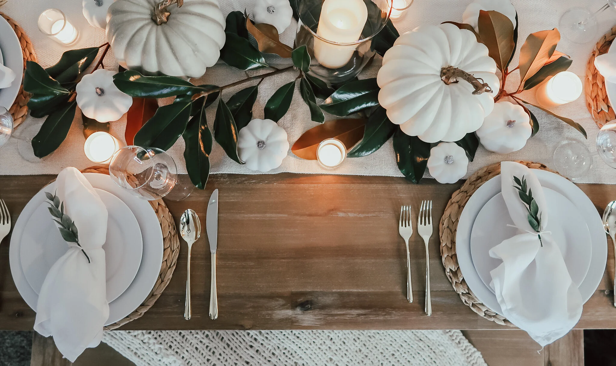 simplistic-thanksgiving-tablescape-3.jpg