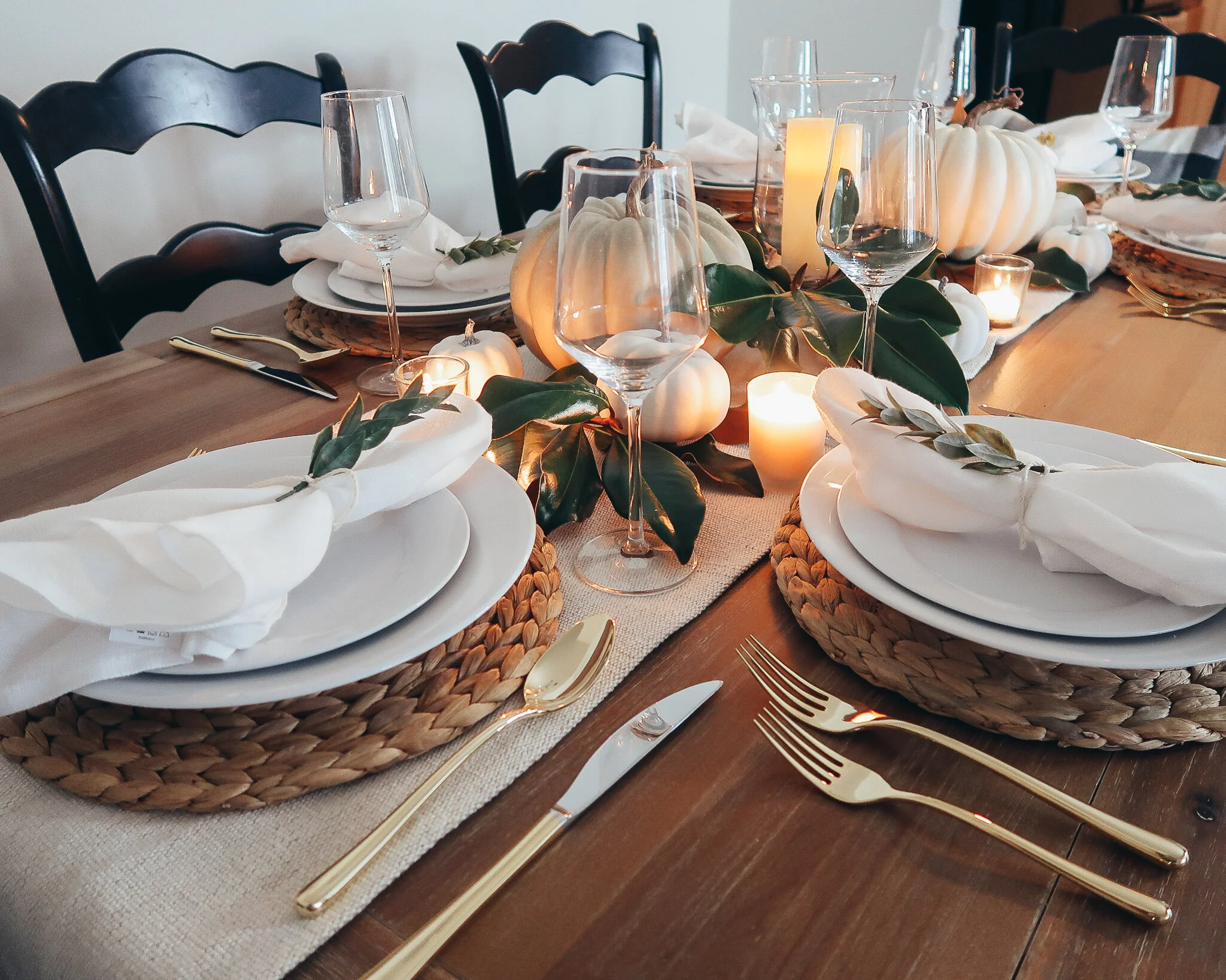 simplistic-thanksgiving-tablescape-11.jpg