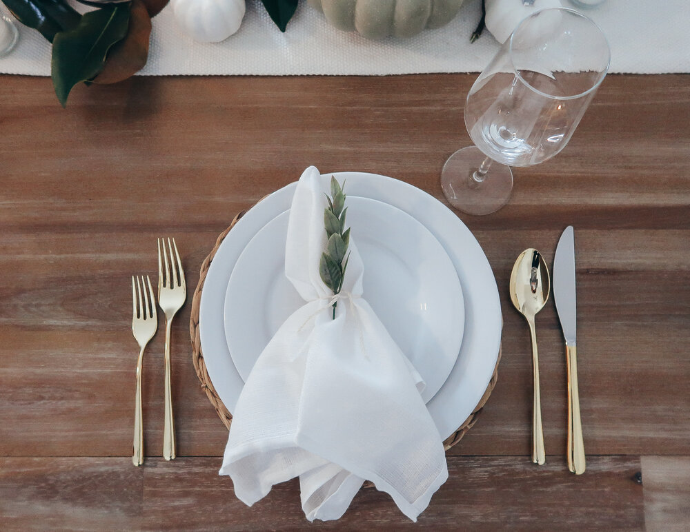 simplistic-thanksgiving-tablescape-15.jpg