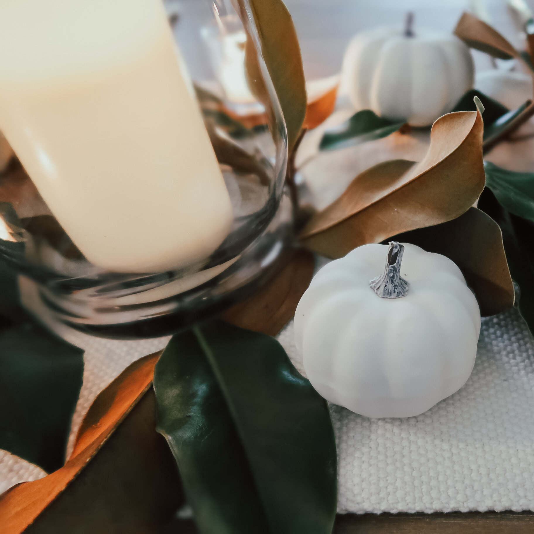 simplistic-thanksgiving-tablescape-13.jpg