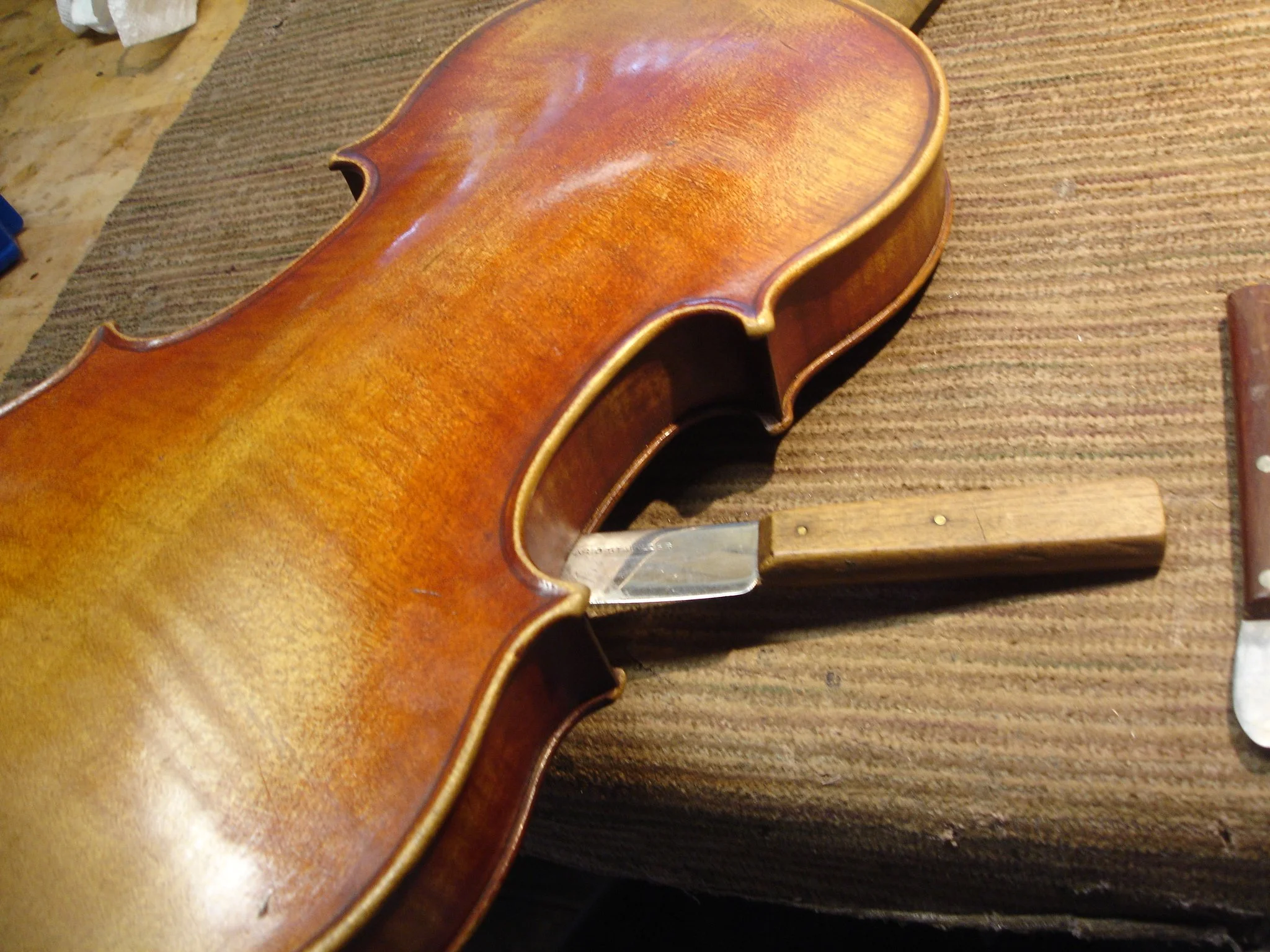 Top removal to repair top crack Stentor Vuillaume