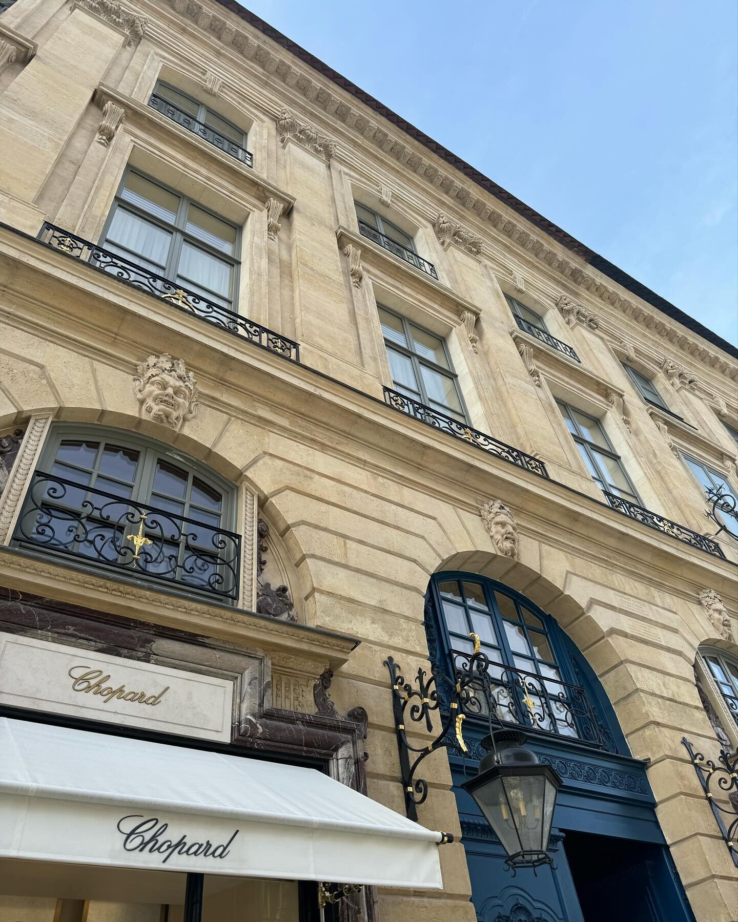 There are few Parisian addresses more iconic than 1, Place Vend&ocirc;me, so how fitting it is that this elegant wing of Place Vend&ocirc;me is home to one of the city&rsquo;s most discreet and luxurious accommodations. The Scheufele family, owners o