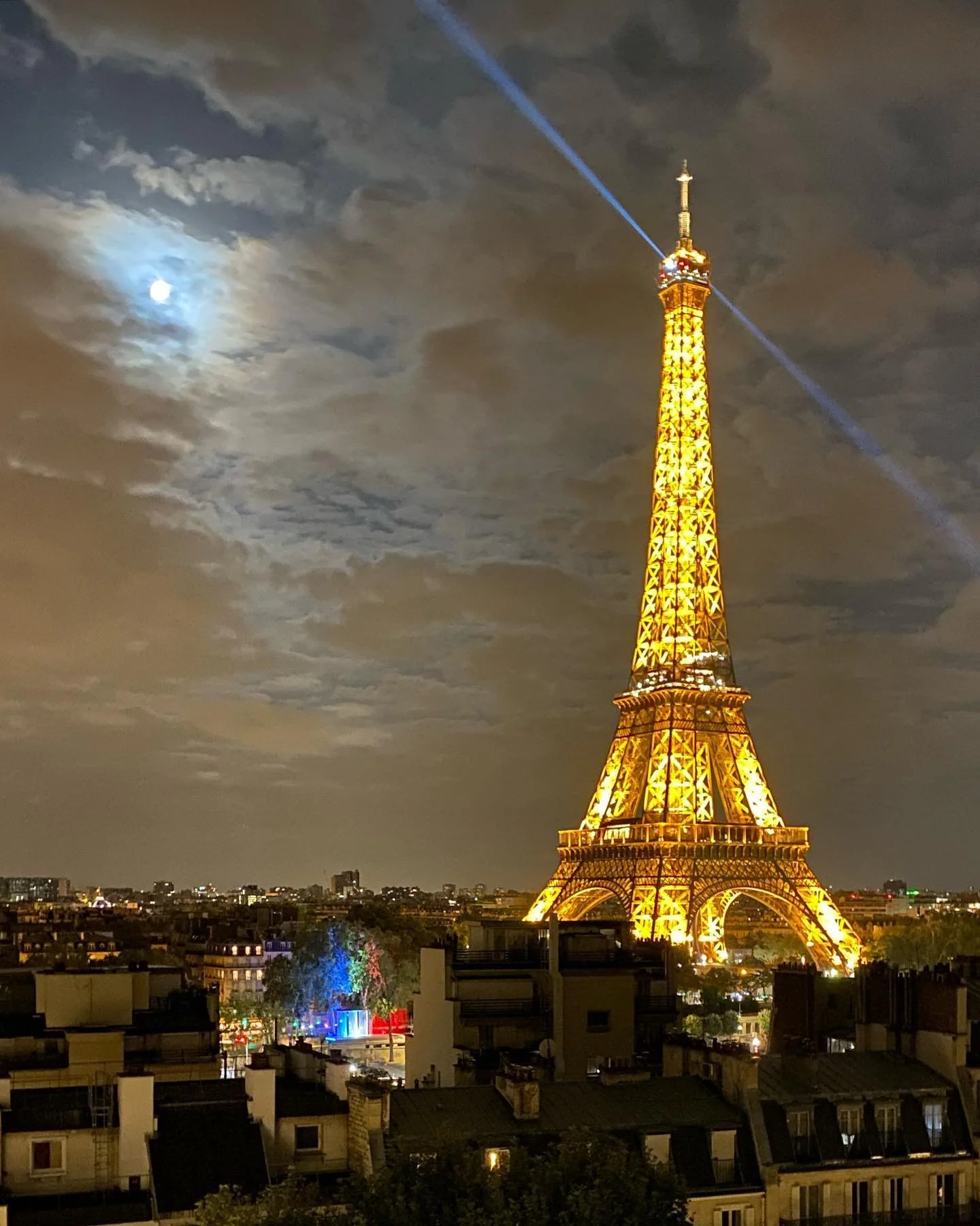 Many of our clients spend a few days in Paris, before and/or after their time in the vineyards, and where better to do so than the majestic Shangri-La Paris where the eye is torn between the mesmerizing views of the Eiffel Tower and the opulent inter
