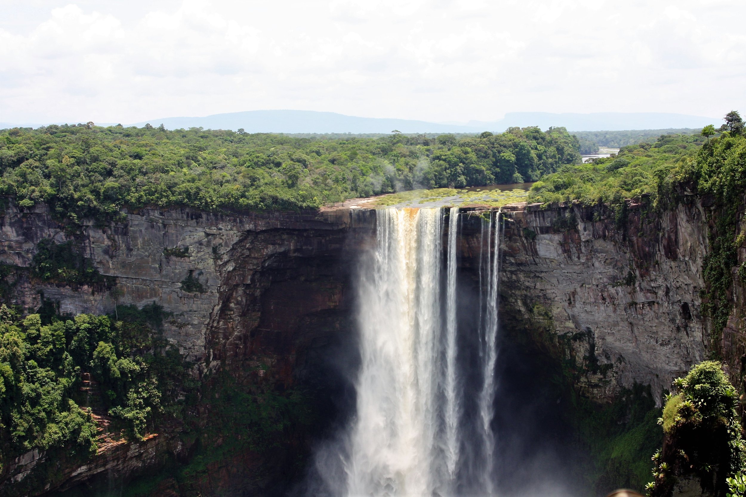 Kaieteur Falls (Guyana).jpg