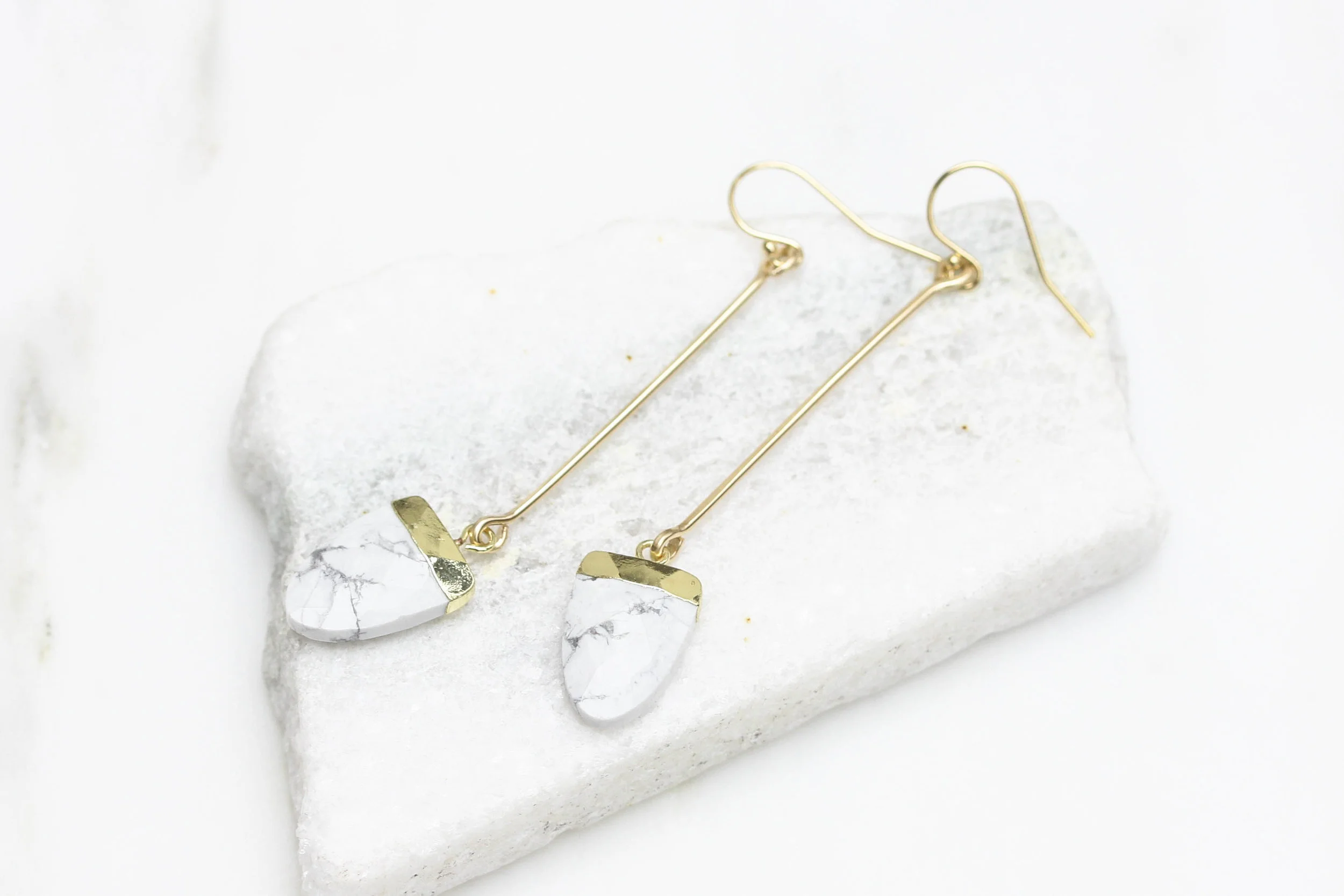 RB867_Howlite_2_27.jpg