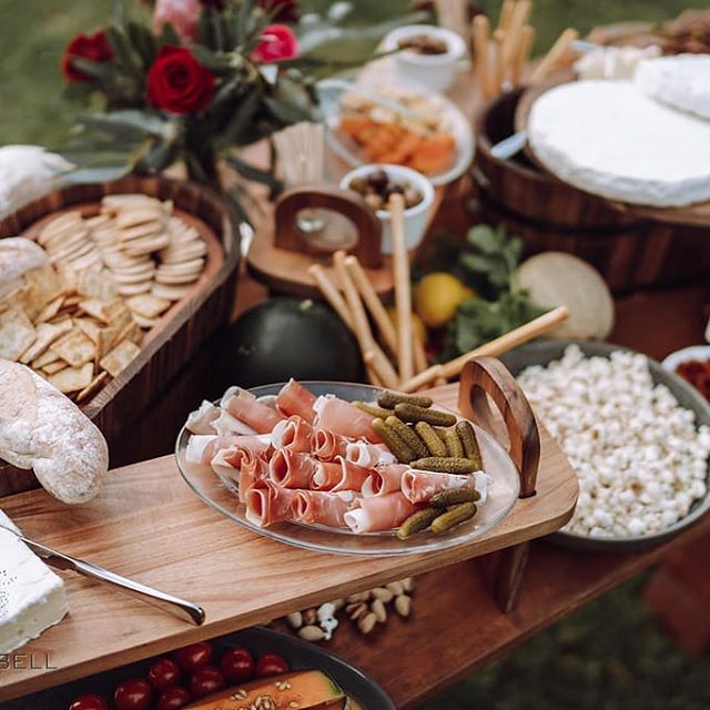 Graze tables can be elaborate and elegant or rustic and simple
...
We believe it's important to have them topped up and tidied up
...
Here's one we built recently for the gorgeous Jeab and Will @willfox_tuts @jeab_fox . Thanks to @gregcampbell.photo.