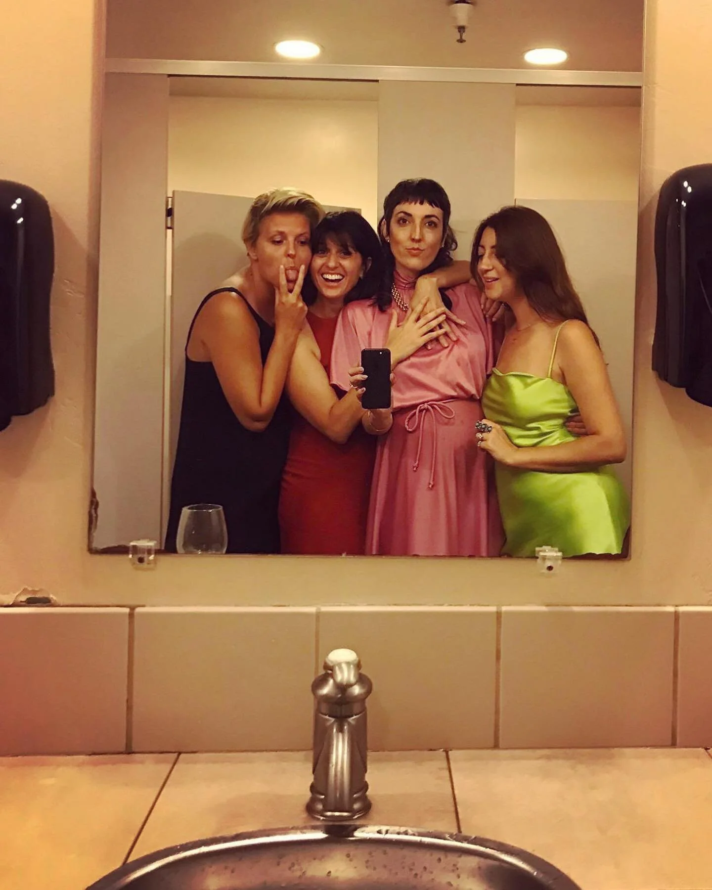 Friends are made one trip to the ladies bathroom at a time 💎