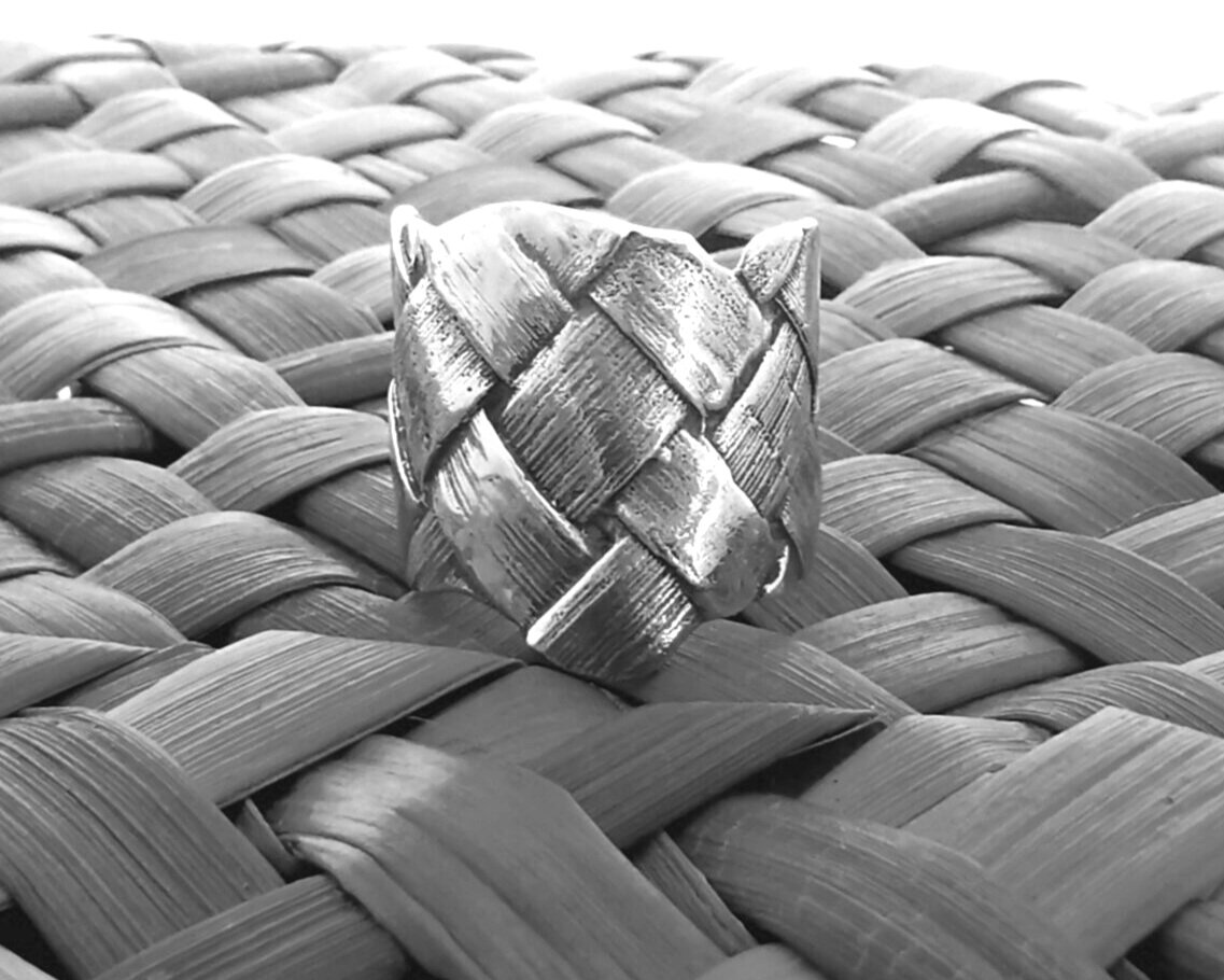 Flax+weave+ring+sitting+on+kite.jpg
