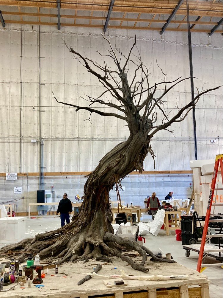 I&rsquo;ll be spamming this a while! The Cave of Wonders was such a vast space it&rsquo;s easy to forget the tree was a whopping 16 to 18&rsquo; tall at its highest canopy points! To nail the hyper realism my team and I took molds of existing bark an