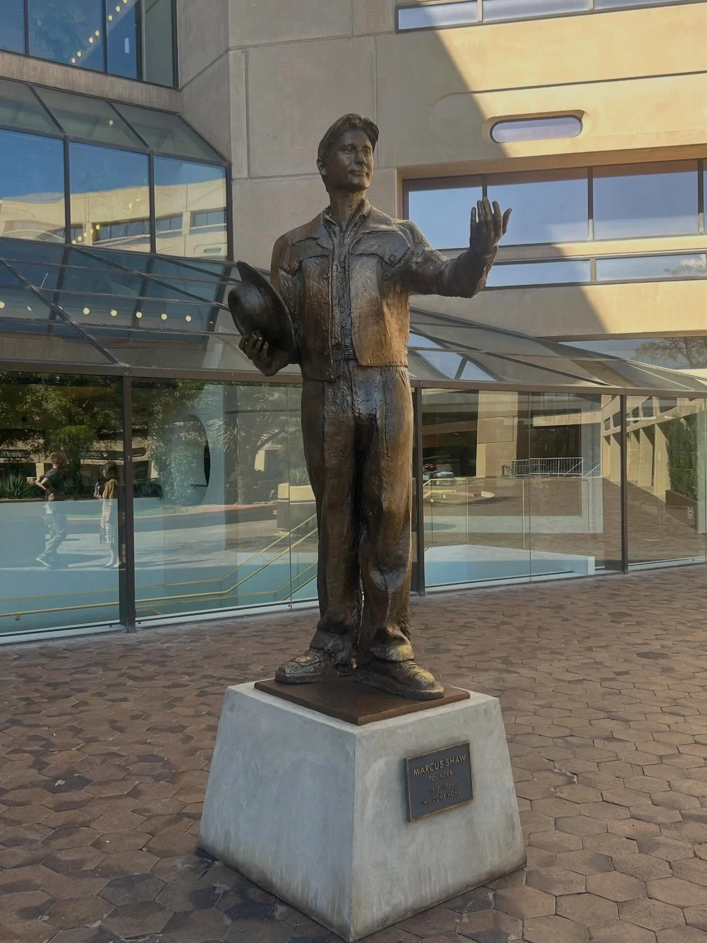 My first contribution to the Boroughs was working with the fabulous Art Director @madie_1d_ie to create the bronze sculpture of the in-story founder, Marcus Shaw. This was immense fun because my background actually is fine art bronze. To create Marcu