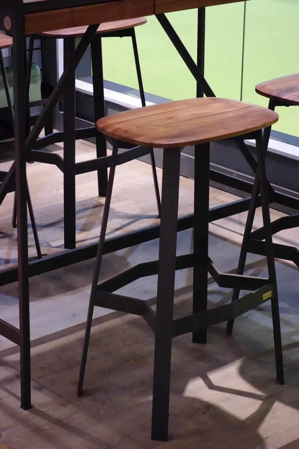 JTG-K005B Carbon Bar Chair - 01.JPG