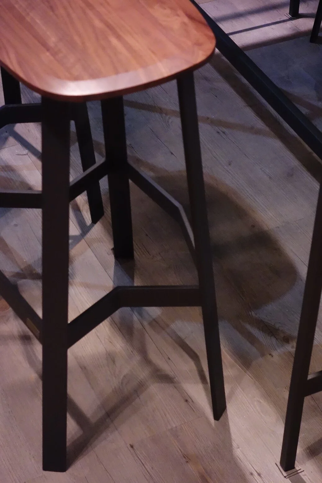 JTG-K005B Carbon Bar Chair - 02.JPG